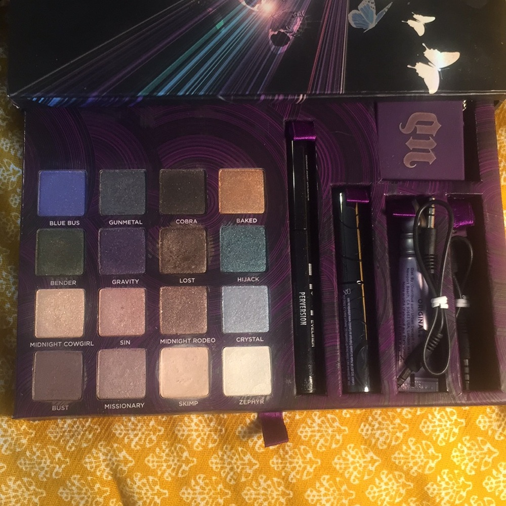 Urban Decay “Beauty with an Edge” Makeup Set